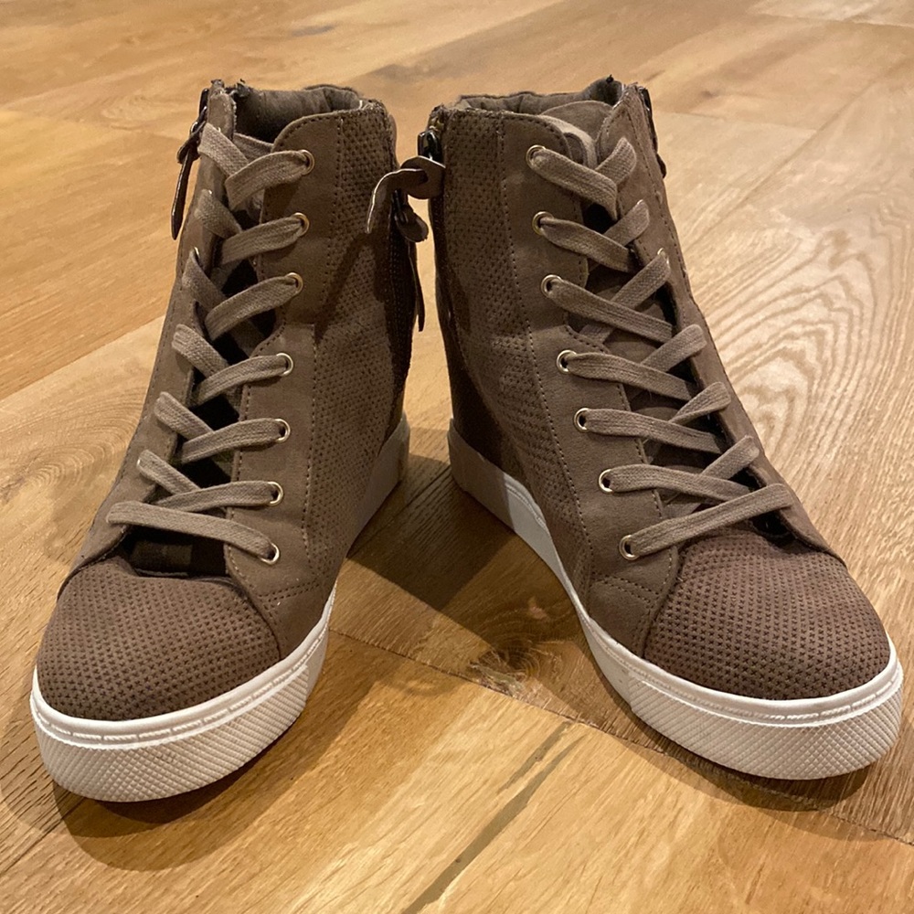 Steve Madden brown wedge sneakers